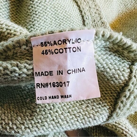 Women's Green Sweater - Picture 10 of 10